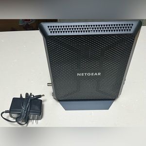 NetGear Nighthawk AC1900 C7000v2 Wi-Fi cable modem router